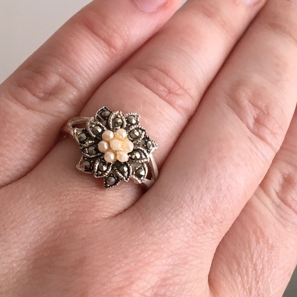 Flower Ring - Picture 2 of 7